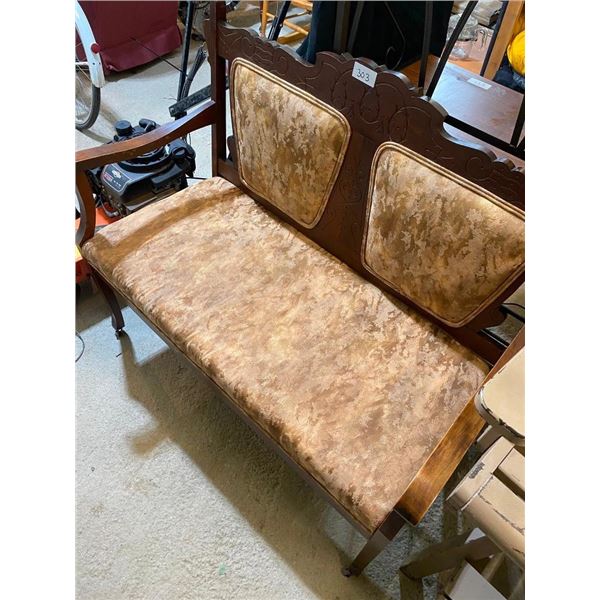 PADDED WOODEN LOVE SEAT