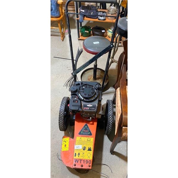 BRIGGS & STRATTON 190 CC GAS PUSH TRIMMER WITH EXTRA TRIM LINES