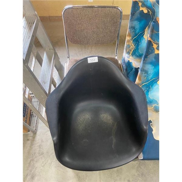 2 CHAIRS