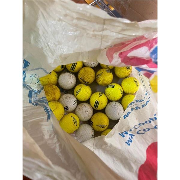 BAG OF APPROX. 30 GOLF BALLS