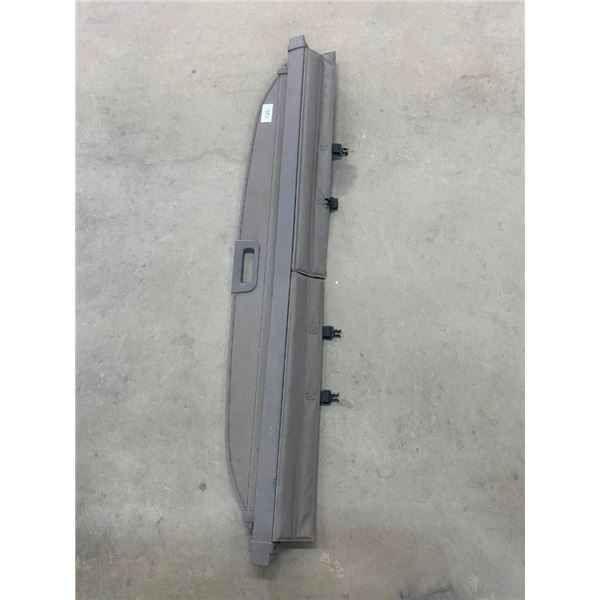 48 IN RETRACTABLE DOG GUARD FOR CAR