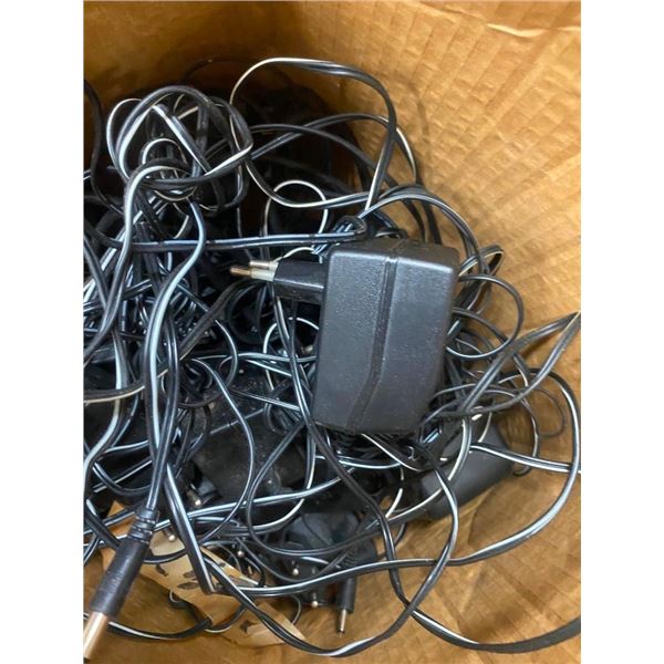 BOX LOT OF ELECTRONIC POWER ADAPTERS