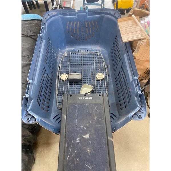 DOG KENNEL AND RAMP