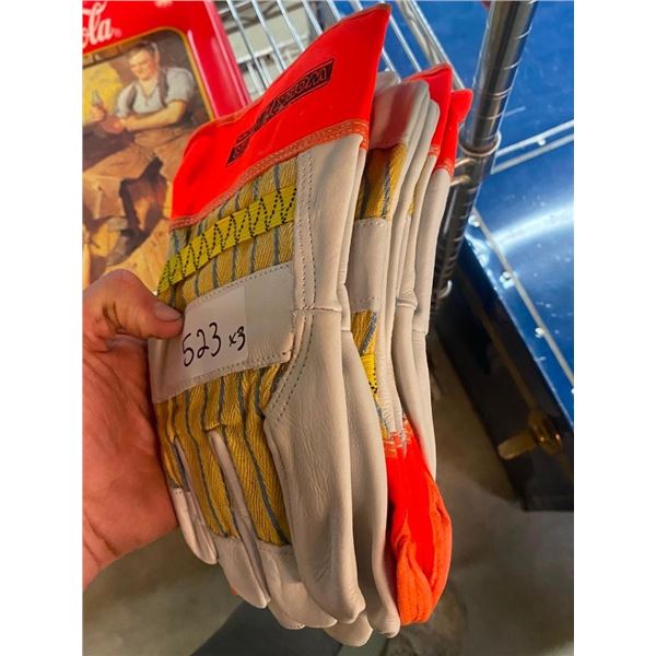 3 PAIRS OF WORK GLOVES