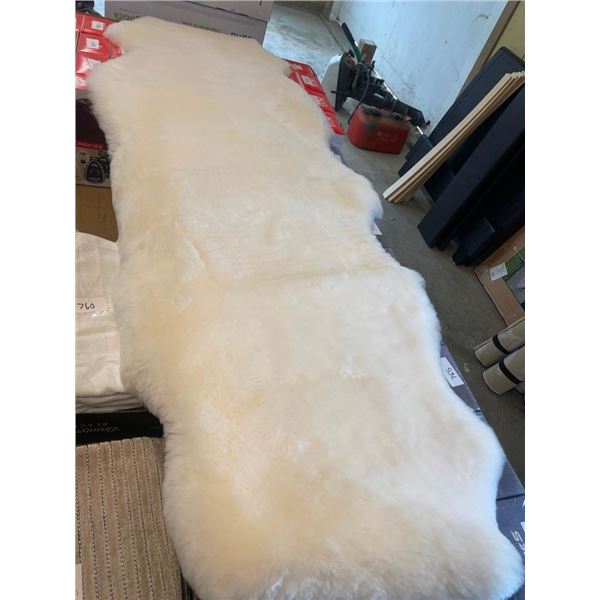 70X24IN SHEEP SKIN MAT
