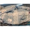 Image 1 : QUEEN SIZE COMFORTER