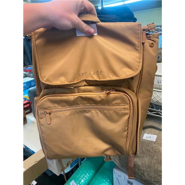 BACKPACK WITH MULTIPLE POCKETS
