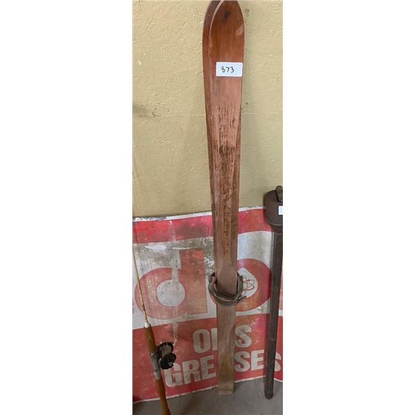 ANTIQUE SET OF SKIS