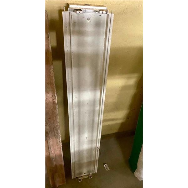 48IN LIGHT FIXTURE