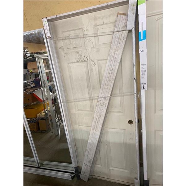 32IN INTERIOR DOOR - HAS CRACK ON DOOR