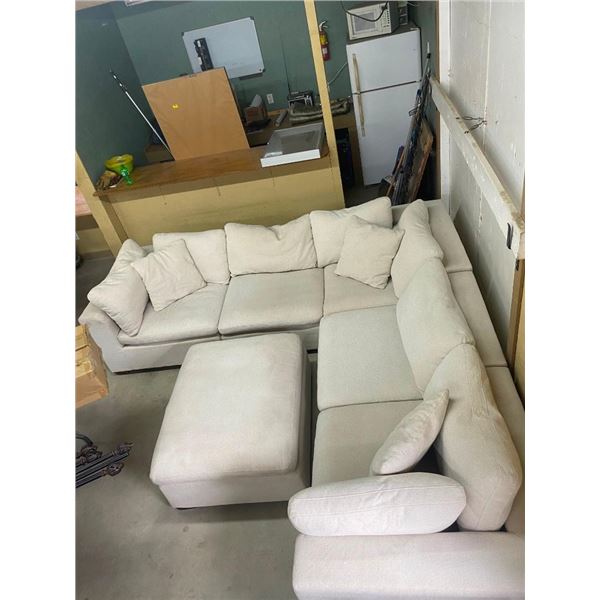10X10FT L-SHAPED SECTIONAL COUCH WITH OTTOMAN