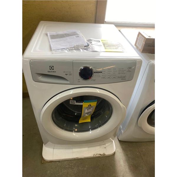 27X30X38IN ELECTROLUX WASHER MACHINE - HAS SMALL SCRATCH ON THE TOP