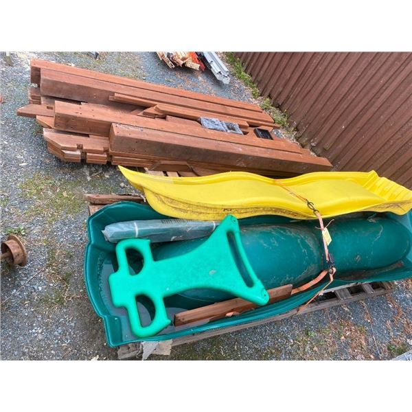 LOOKS TO BE PART OF OUTDOOR PLAY STRUCTURE - UNSURE IF ALL IS THERE