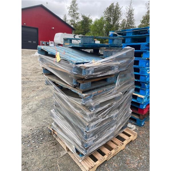 PALLET OF 32X24IN SMALL PALLETS