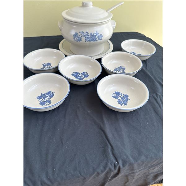 Pfaltzgraff Yorktowne Stoneware Soup Tureen and Bowls