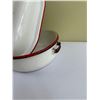 Image 4 : Vintage Enamelware Roasting Pan with lid