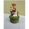 Image 1 : Vintage porcelain musical figurine