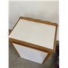 Image 5 : Wooden Garbage Holder