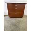 Image 1 : 3 Drawer Wood Dresser