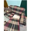Image 5 : Love Seat with Ottoman