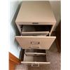 Image 3 : 2 Drawer commodore filing cabinet