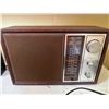 Image 4 : Vintage Radios and Alarm Clocks