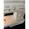 Image 5 : Singer Sewing Machine