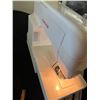 Image 6 : Singer Sewing Machine