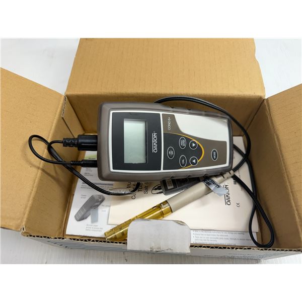 Oakton Instruments #54X409906 / #35604-00 Conductivity w/Probe