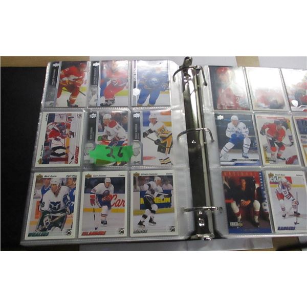 COLLECTABLE:  BINDER C/W NHL HOCKEY CARDS