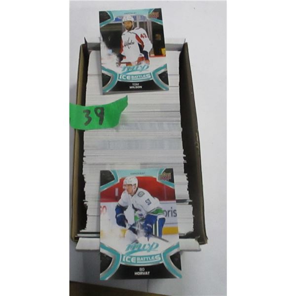 COLLECTABLE:  BOX C/W NHL HOCKEY CARDS