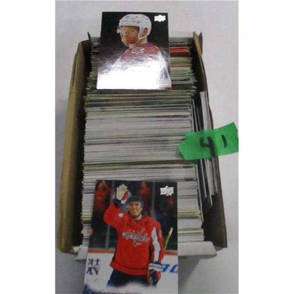 COLLECTABLE:  BOX C/W NHL HOCKEY CARDS