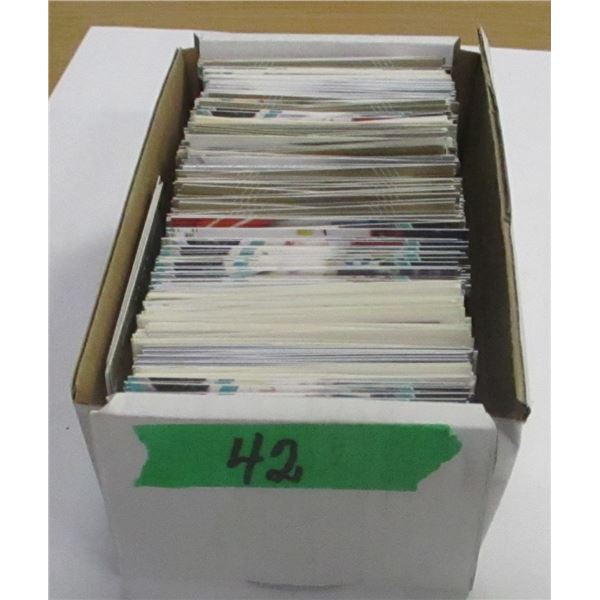 COLLECTABLE:  BOX C/W NHL HOCKEY CARDS