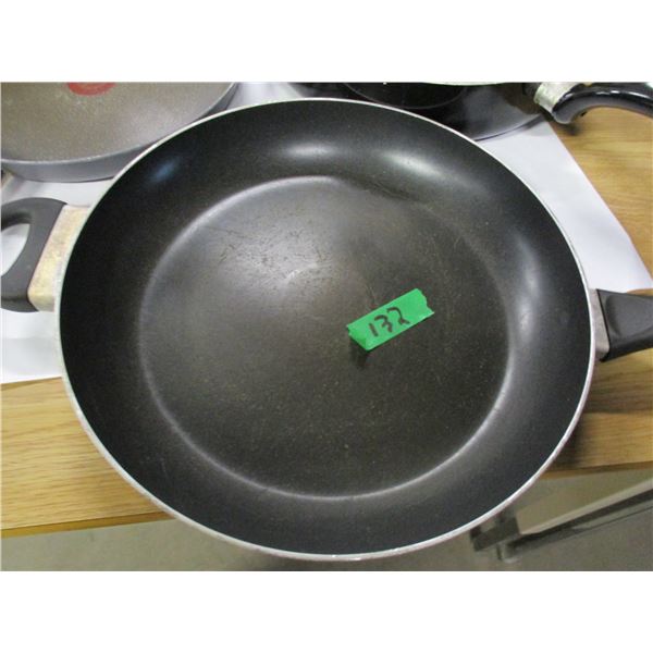 ESTATE:  3 FRYING PANS