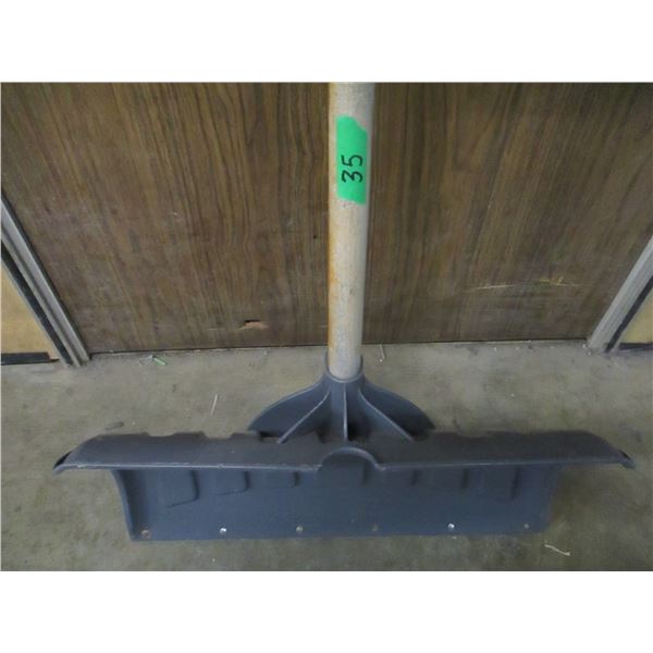 ESTATE:  YARDWORKS SNOW SCRAPER