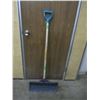 Image 3 : ESTATE:  YARDWORKS SNOW SCRAPER