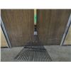 Image 3 : ESTATE:  LEAF RAKE