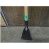 Image 2 : ESTATE:  APPROX. 7" SCRAPER