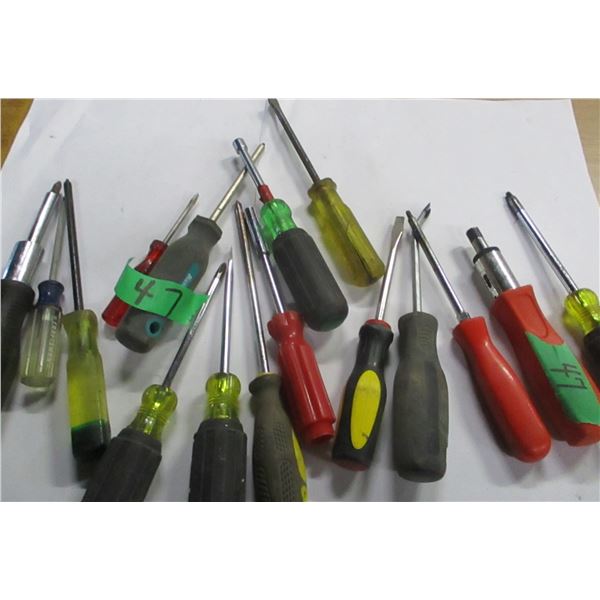 ESTATE:  FLAT C/W ASSORTED SCREWDRIVERS