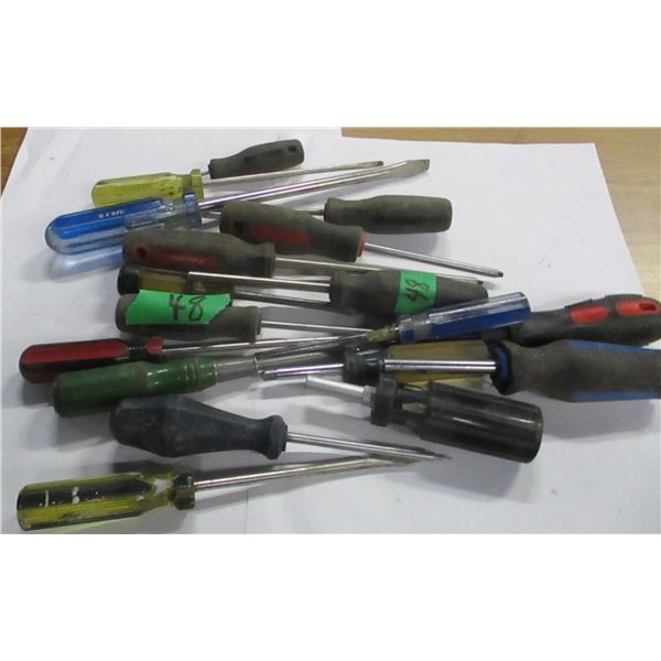 ESTATE:  FLAT C/W ASSORTED SCREWDRIVERS