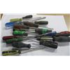 Image 1 : ESTATE:  FLAT C/W ASSORTED SCREWDRIVERS