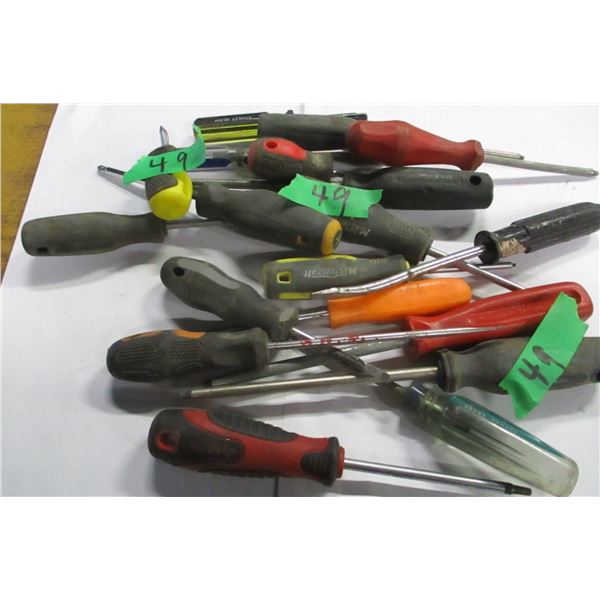 ESTATE:  FLAT C/W ASSORTED SCREWDRIVERS