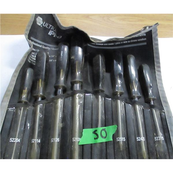 ESTATE:  SET OF SCREWDRIVERS IN CASE