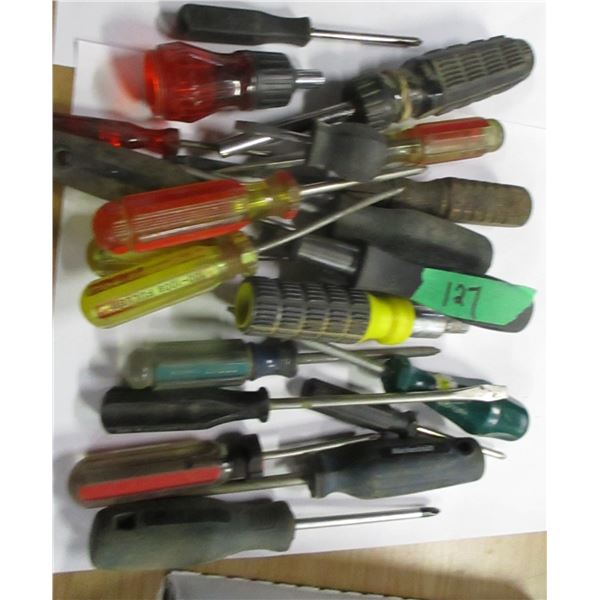 ESTATE:  FLAT C/W ASSORTED SCREWDRIVERS