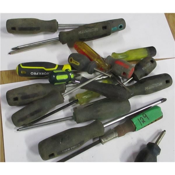 ESTATE:  FLAT C/W ASSORTED SCREWDRIVERS