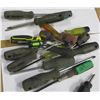 Image 1 : ESTATE:  FLAT C/W ASSORTED SCREWDRIVERS