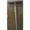 Image 1 : ESTATE:  RAKE