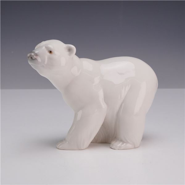 Lladro Attentive Polar Bear Porcelain Figurine Model 1001207