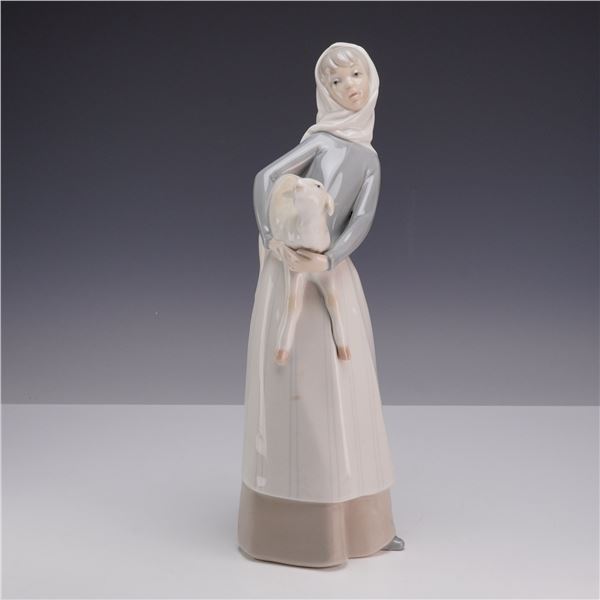 Lladro Porcelain Figurine Girl with Lamb Model 4584