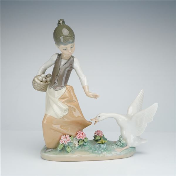 Lladro Porcelain Figurine, Aggressive Goose 01001288